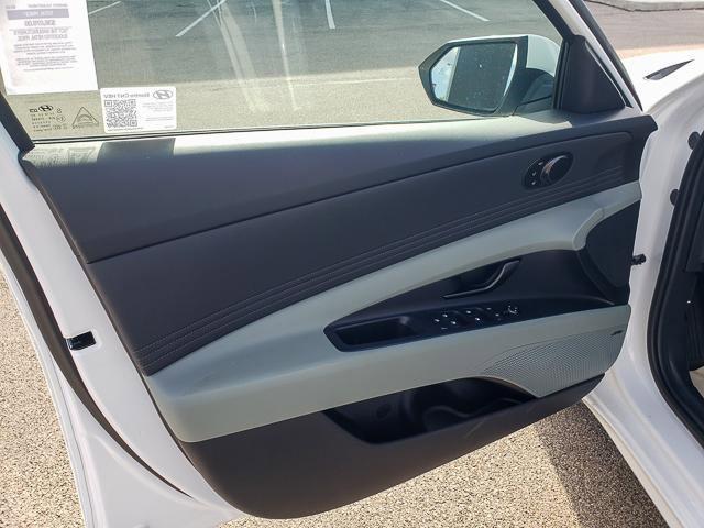 2025 Hyundai Elantra Hybrid Limited photo 9