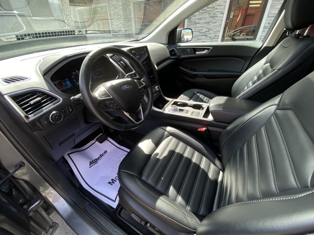 2022 Ford Edge SEL photo 16