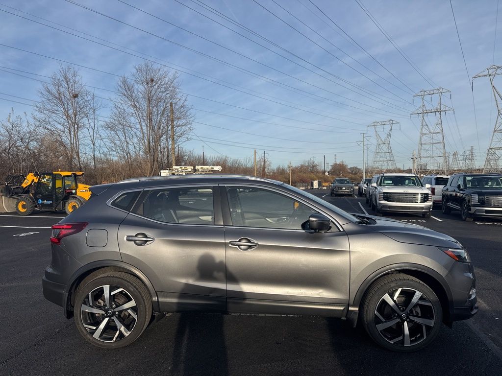 2020 Nissan Rogue Sport SL's photo