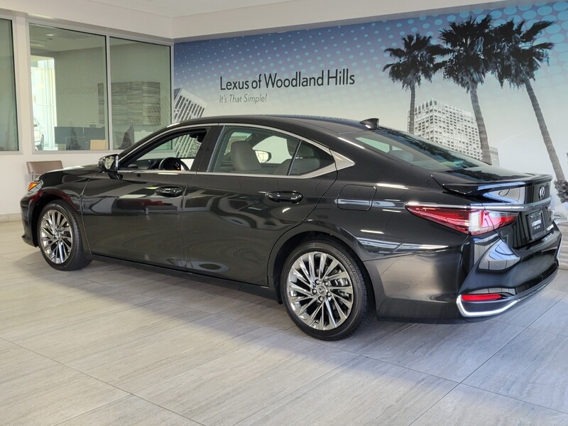 2025 Lexus ES 300h Luxury photo 3