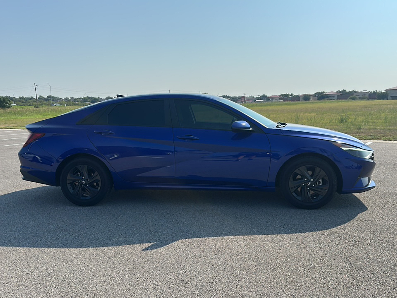 2023 Hyundai Elantra SEL photo 3
