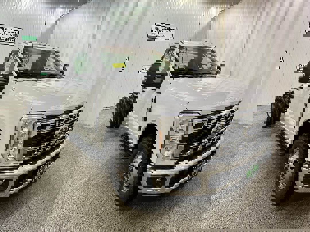 2025 Ford F-350 Super Duty Chassis Cab XL's photo