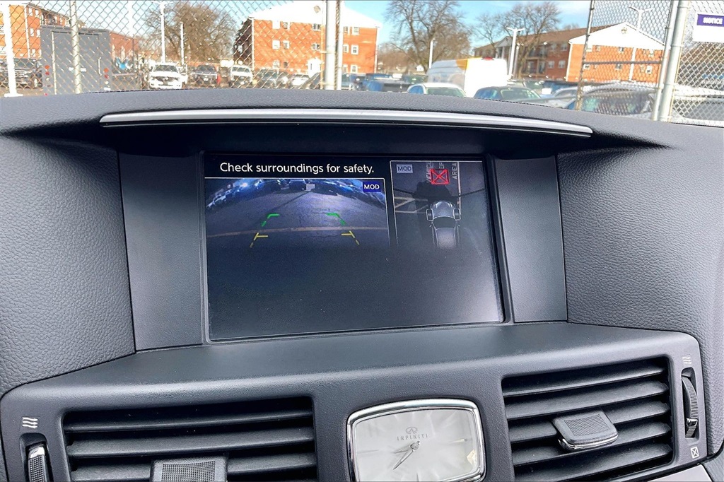 2019 INFINITI Q70 - Image 19