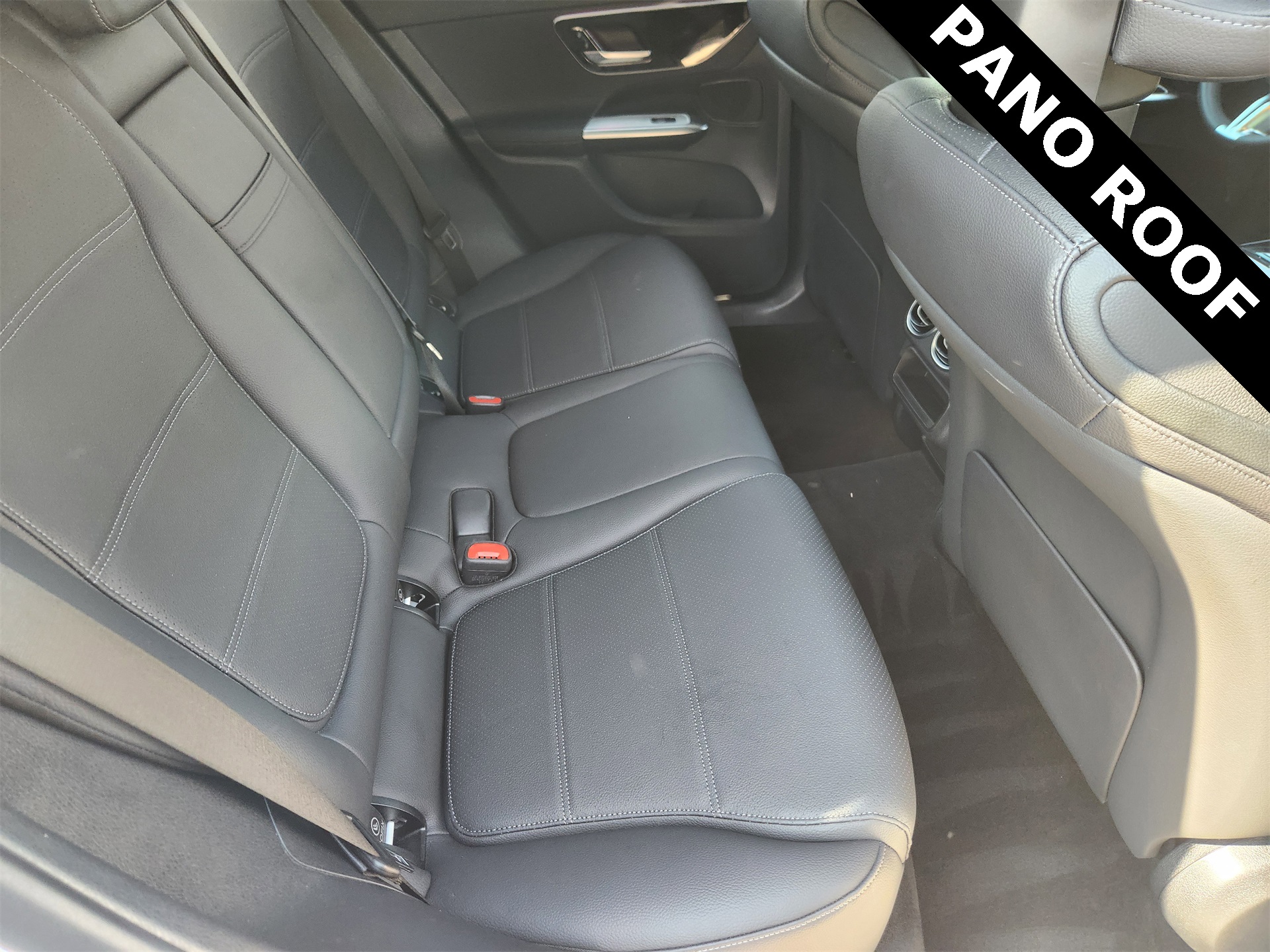 2025 Mercedes Benz GLC 300 photo 24