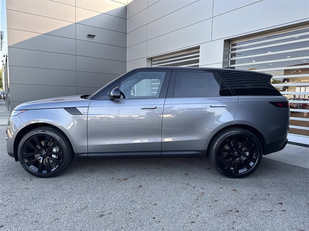 2025 Land Rover Range Rover Sport SE photo 4