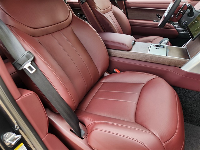 2025 Land Rover Range Rover SE photo 14