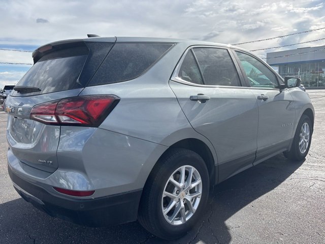 2024 Chevrolet Equinox LT photo 3