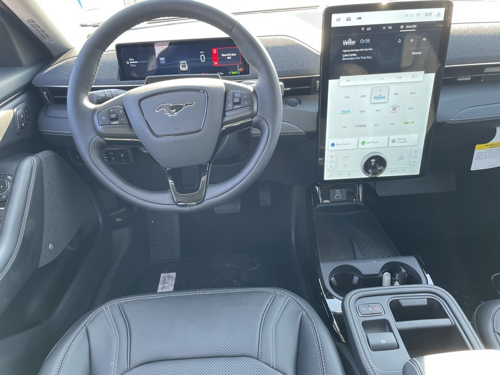 2025 Ford Mustang Mach-E Premium photo 5