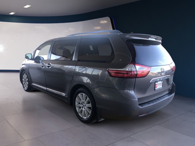 2016 Toyota Sienna Limited Premium photo 2