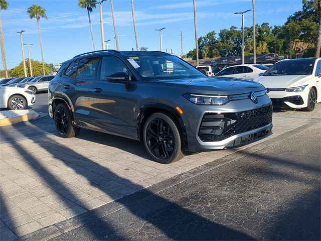 2025 Volkswagen Tiguan SE R-Line Black photo 2