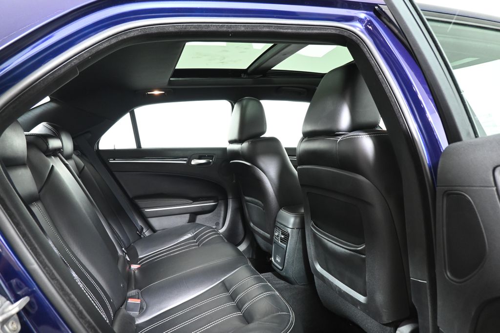 2017 Chrysler 300 S photo 25
