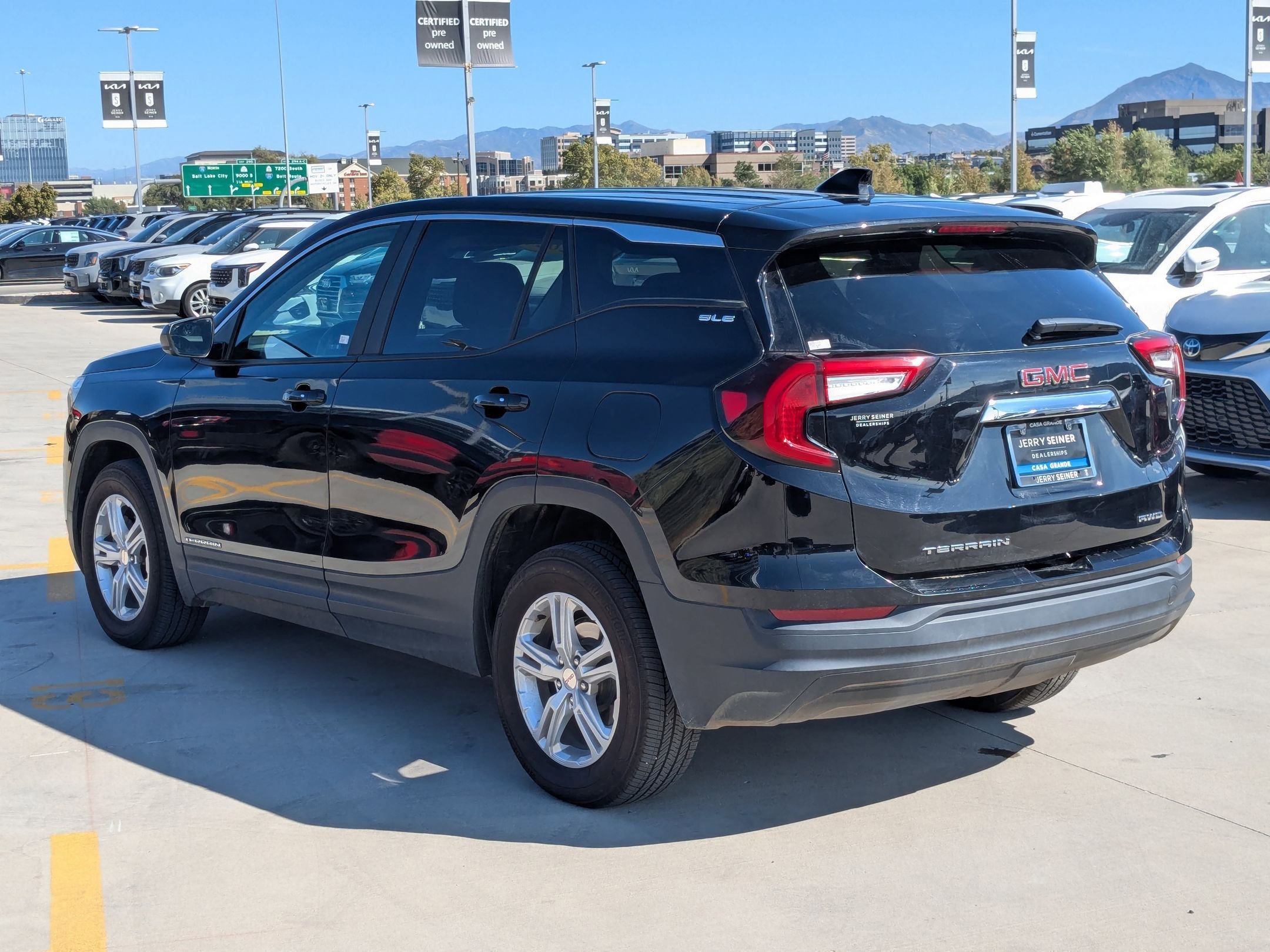 2024 Gmc Terrain SLE photo 2