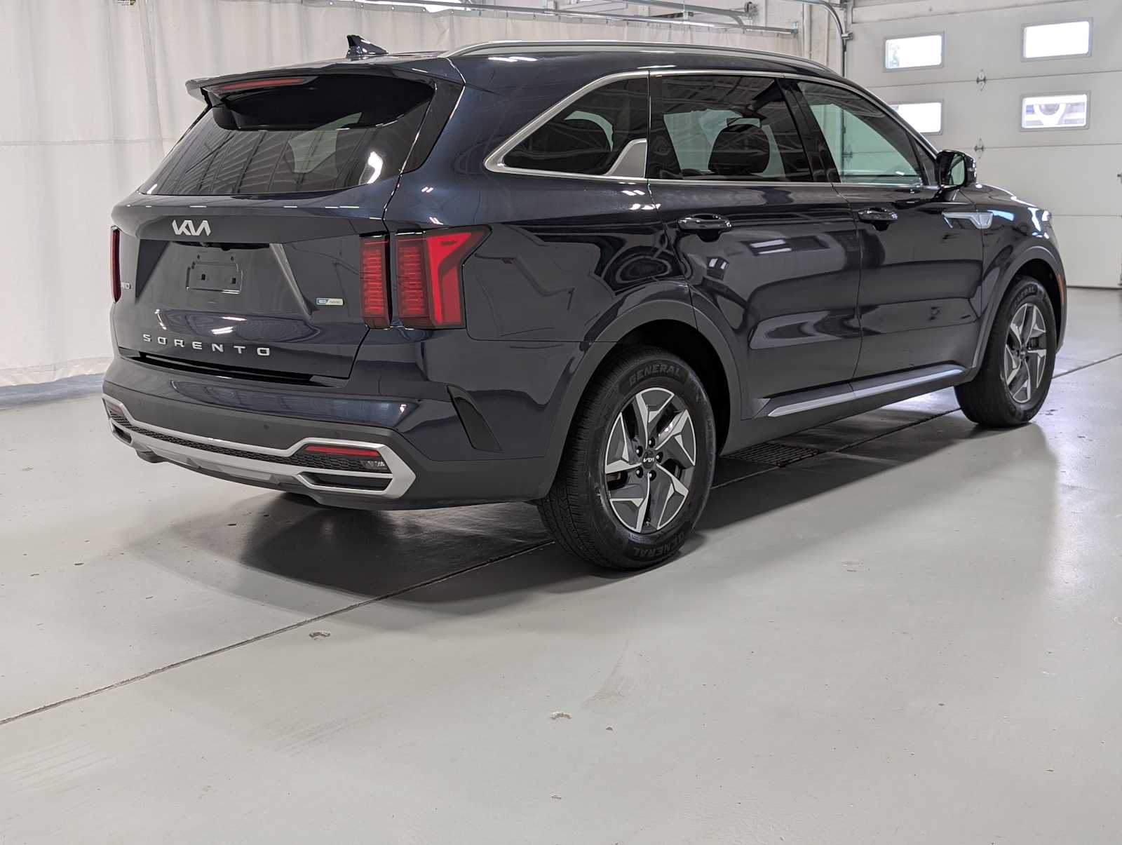 2022 Kia Sorento Hybrid S photo 3