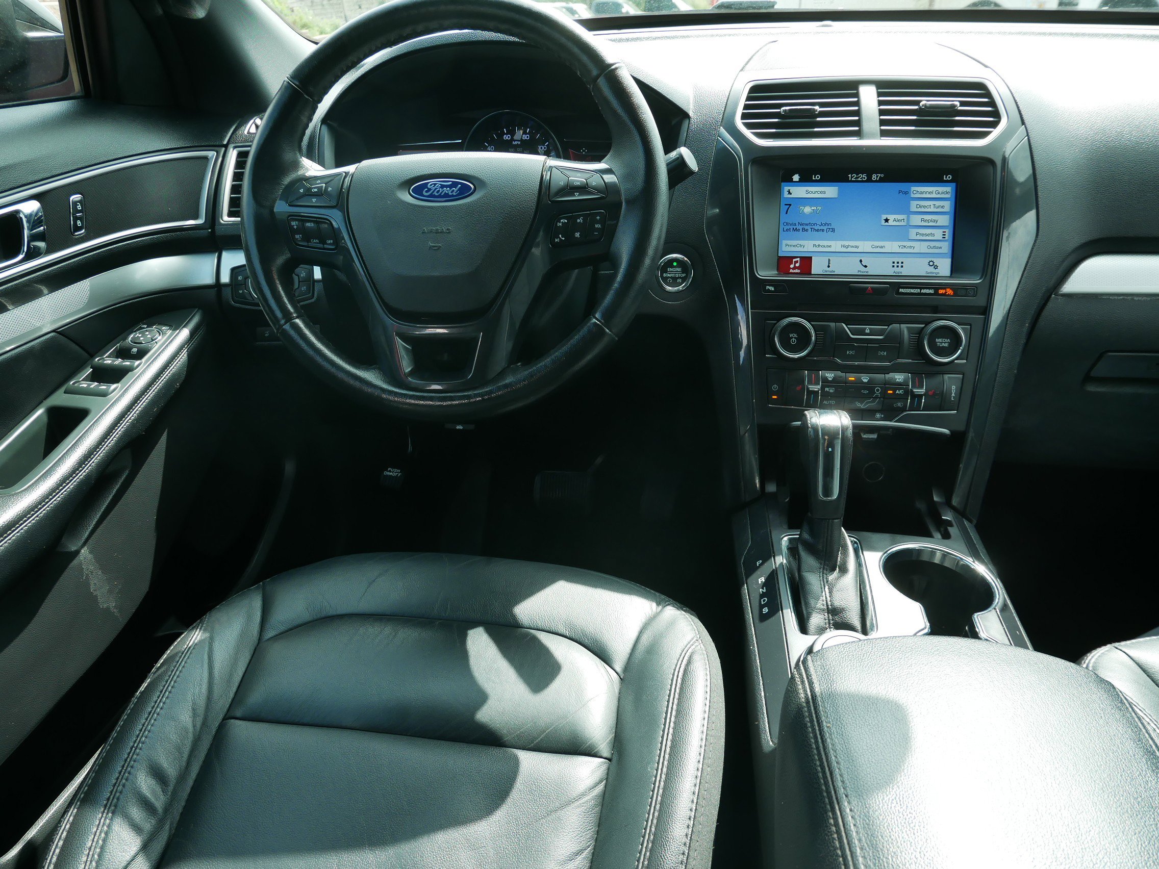2017 Ford Explorer XLT photo 13
