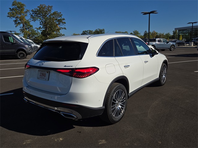 2025 Mercedes Benz GLC 300 4MATIC photo 2