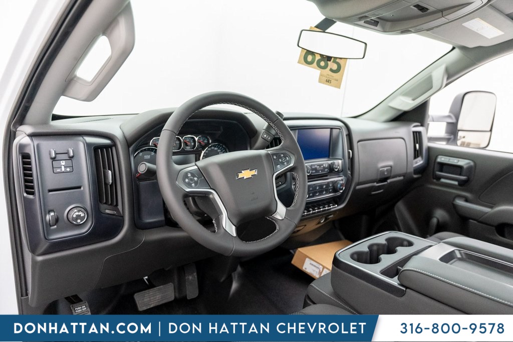 2023 Chevrolet Silverado 4500HD Work Truck photo 3