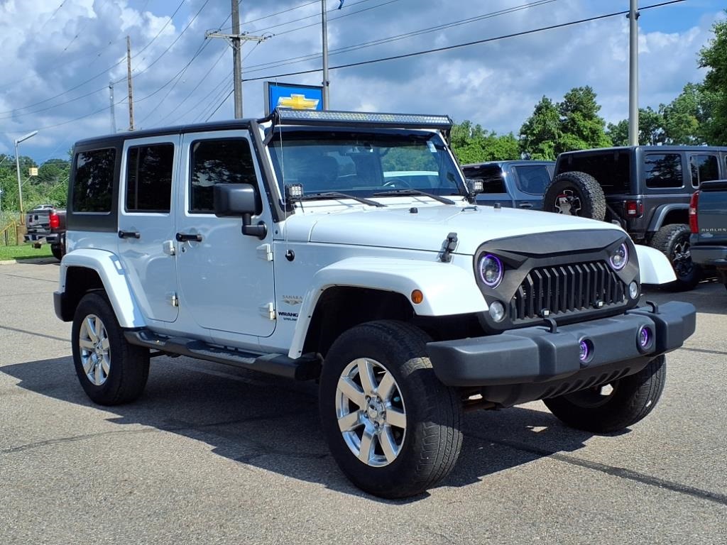 2015 Jeep Wrangler Unlimited Sahara photo 3