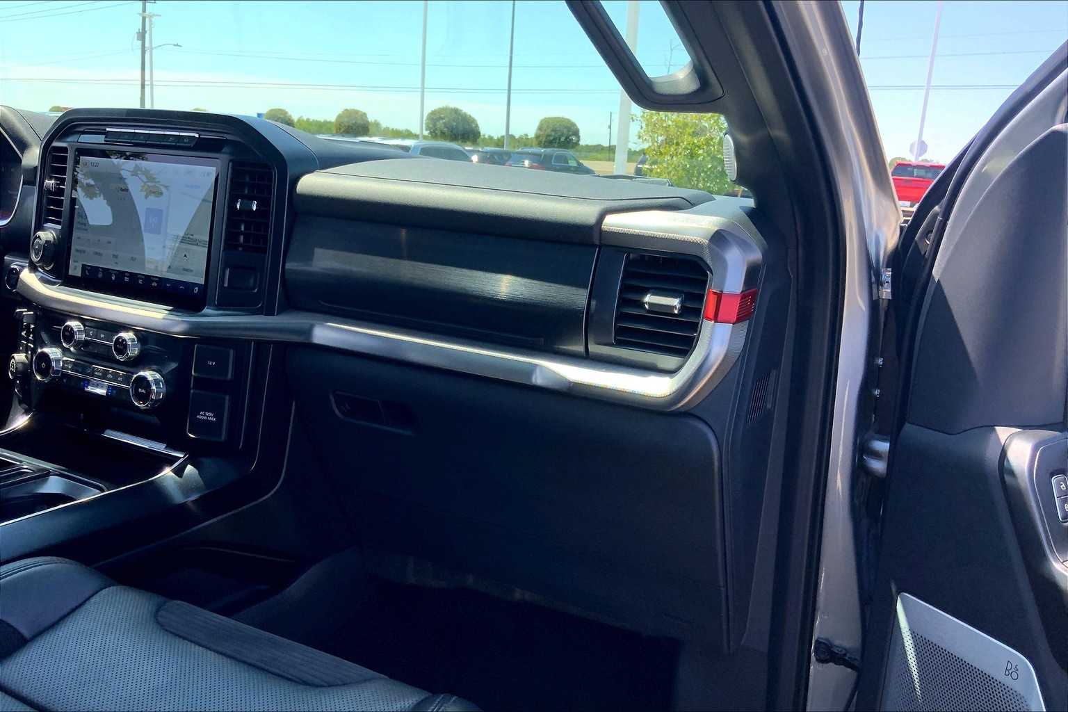 2022 Ford F-150 Raptor photo 18