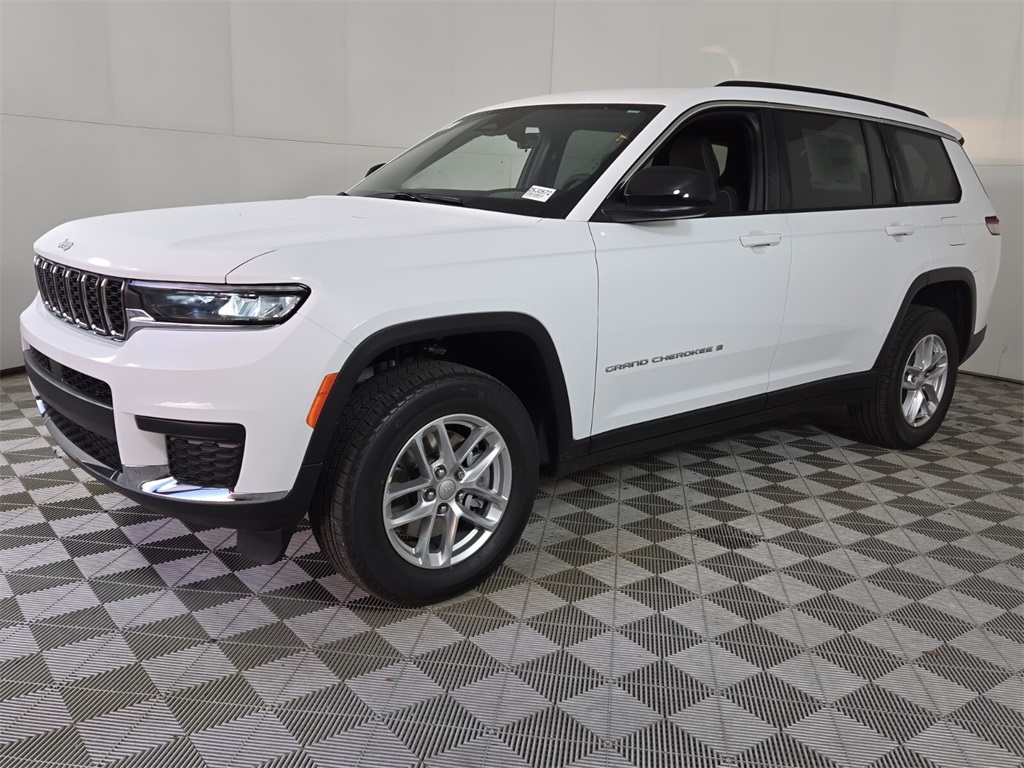 2025 Jeep Grand Cherokee Laredo photo 4