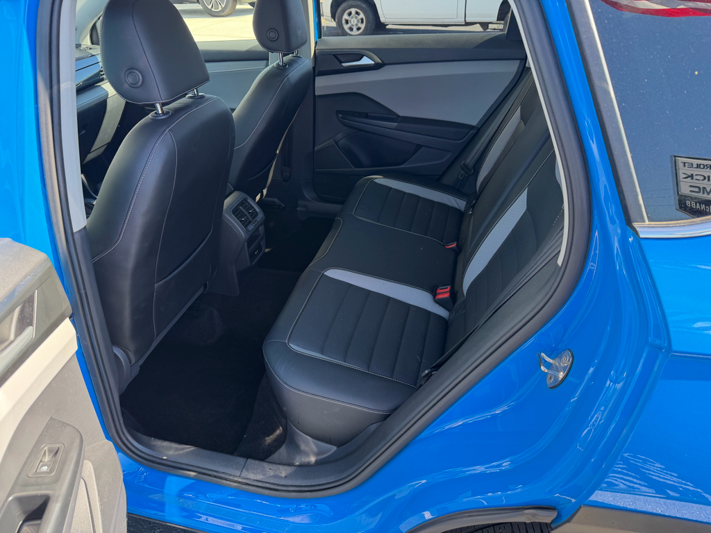 2022 Volkswagen Taos SEL photo 3