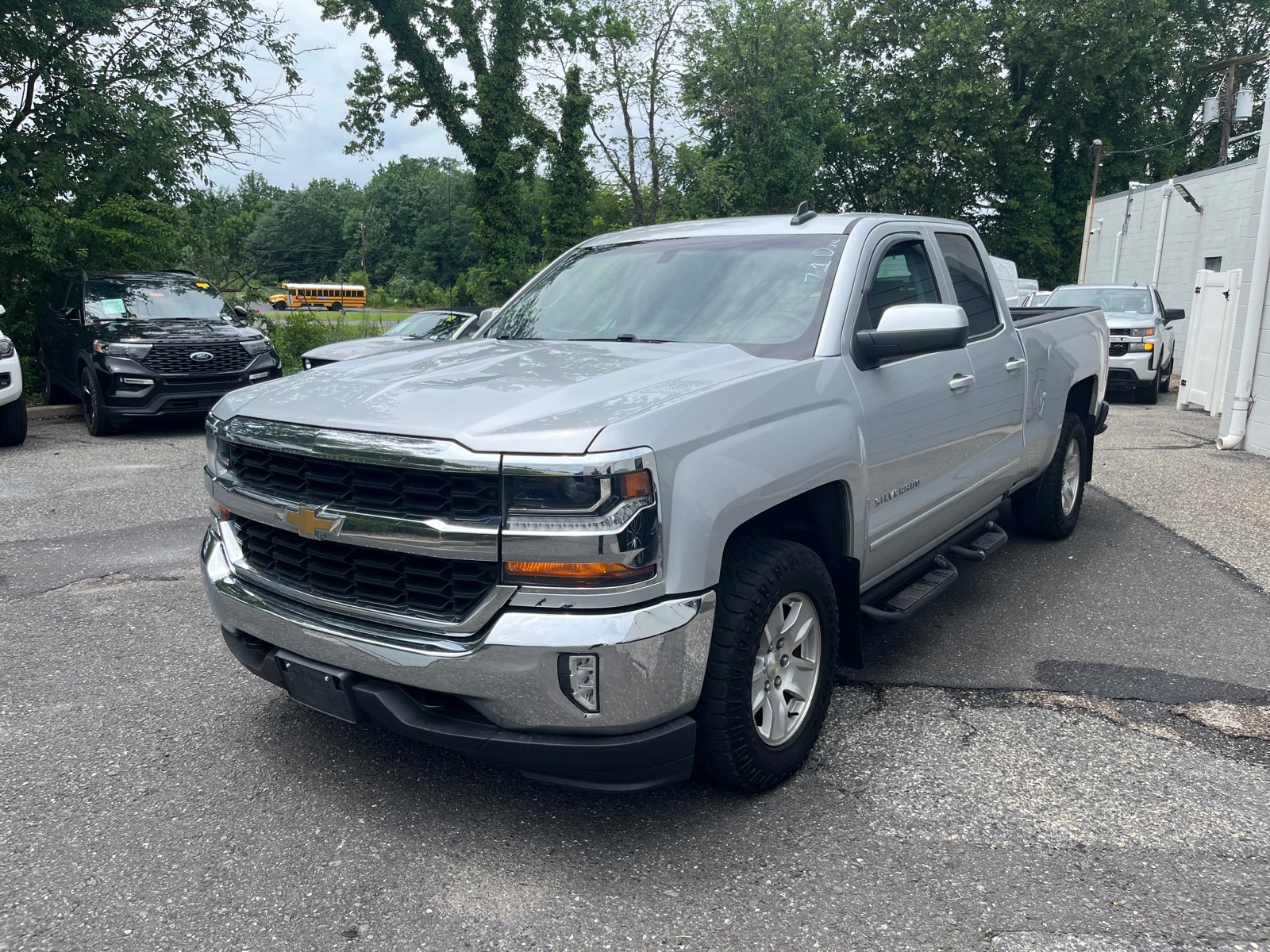 2017 Chevrolet Silverado 1500 LT photo 4