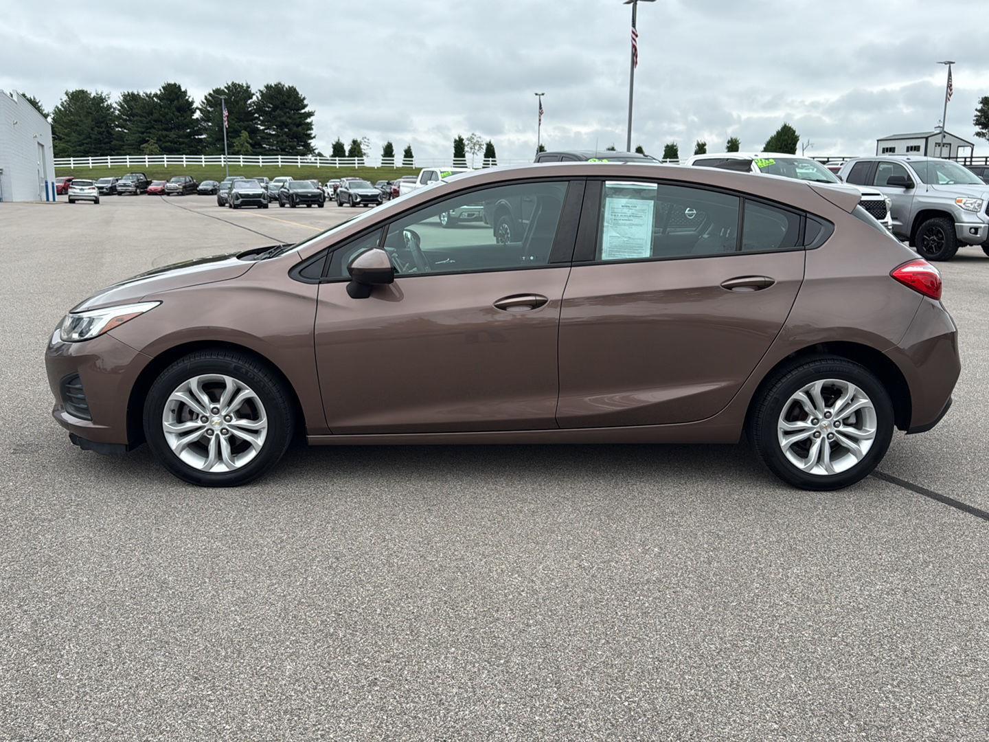 2019 Chevrolet Cruze LS photo 2