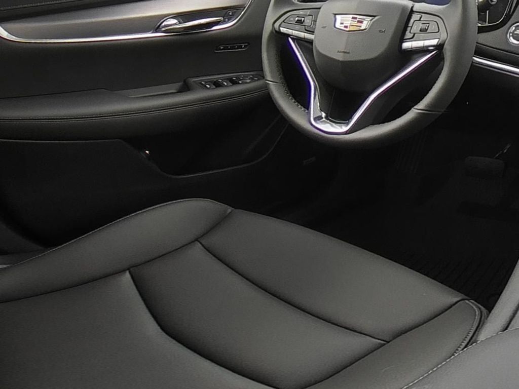 2025 Cadillac XT6 Luxury photo 10
