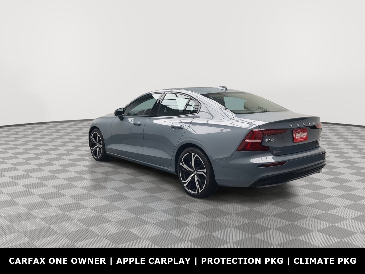 2024 Volvo S60 Plus photo 2
