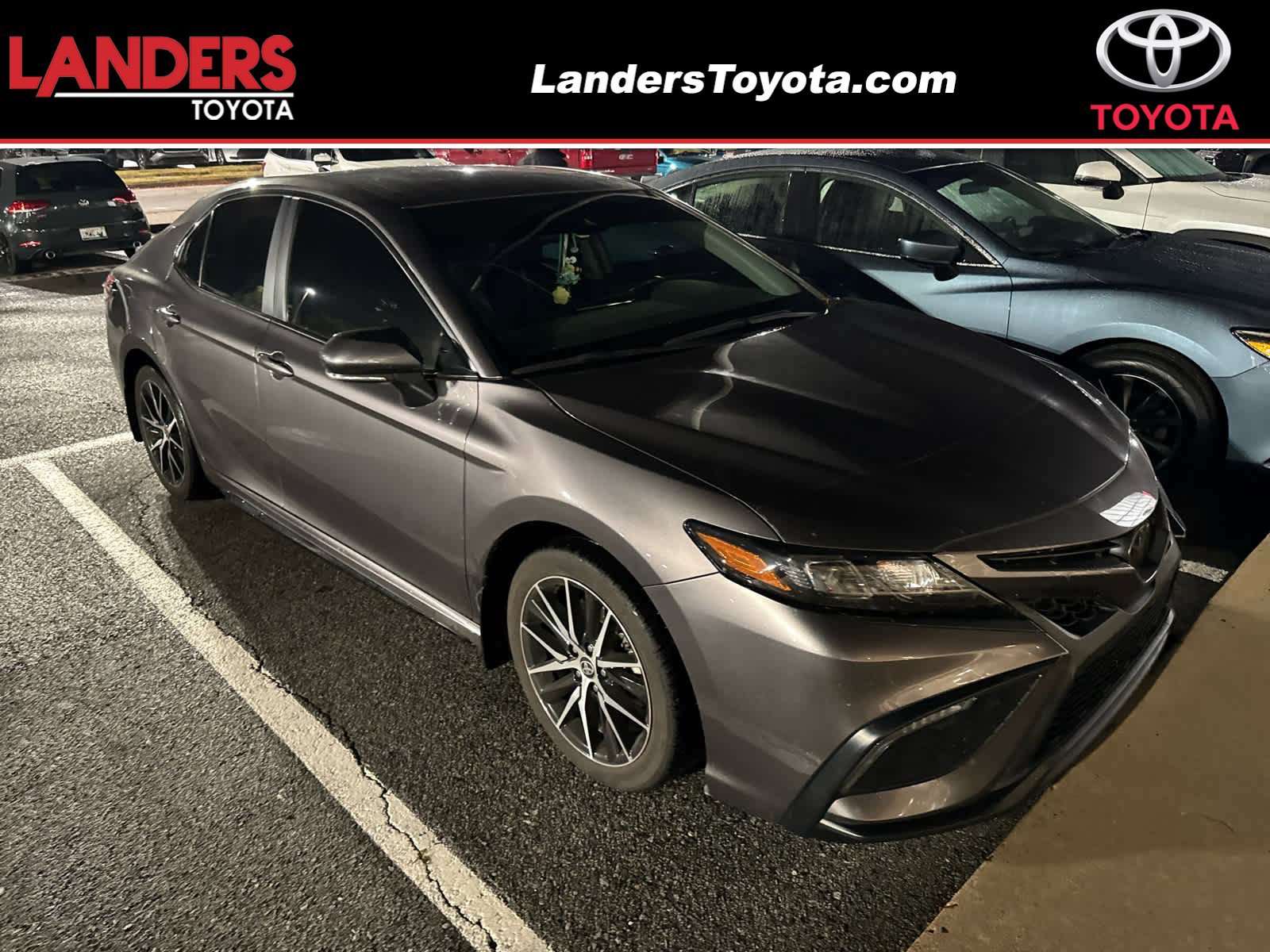 2023 Toyota Camry SE's photo