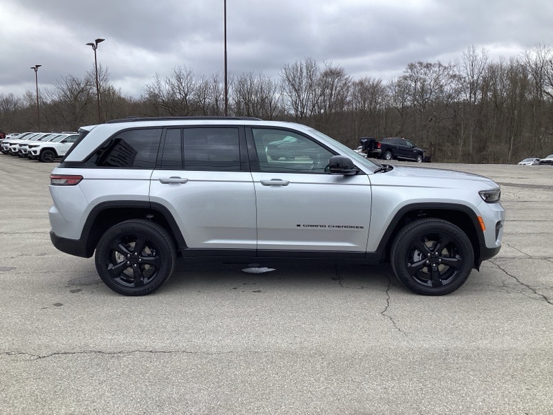 2025 Jeep Grand Cherokee Altitude X photo 3