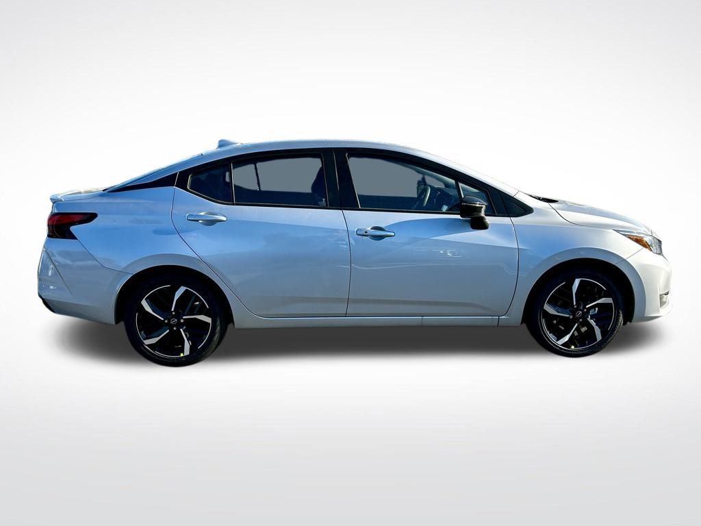 2025 Nissan Versa SR photo 7