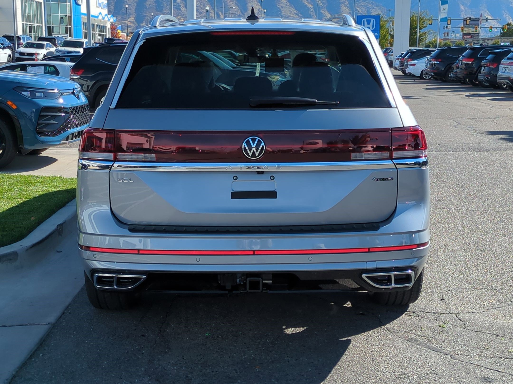 2026 Volkswagen Atlas SEL Premium R-Line photo 4
