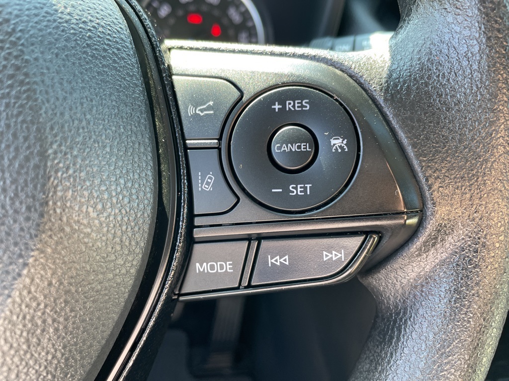 2021 Toyota RAV4 Hybrid XLE photo 13