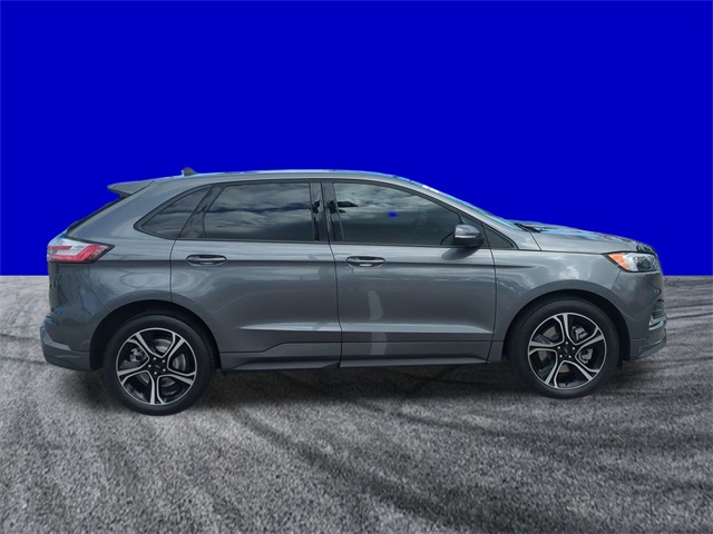 2022 Ford Edge ST photo 2