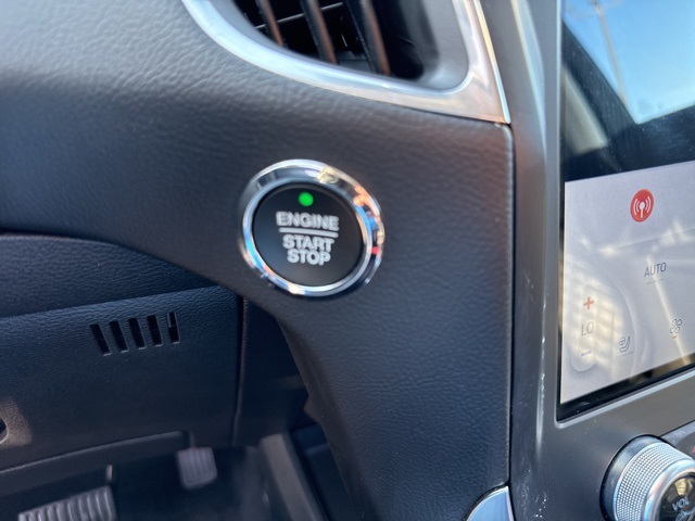 2024 Ford Edge Titanium photo 19