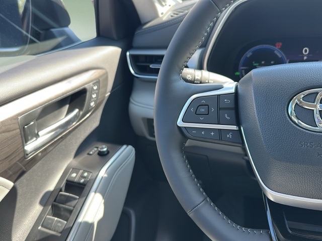 2025 Toyota Highlander Hybrid Platinum photo 4