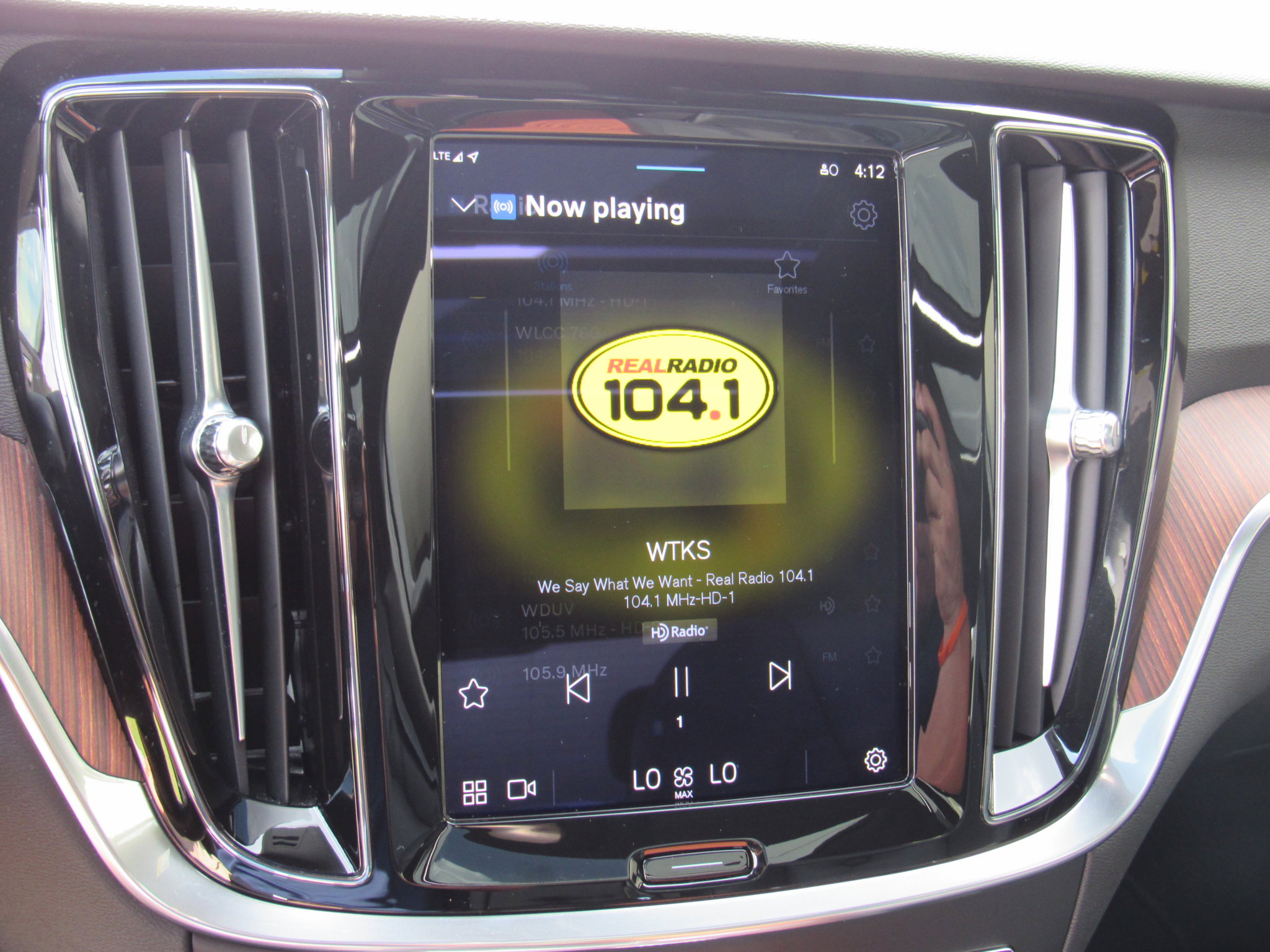2023 Volvo S60 B5 Plus Black Edition photo 23