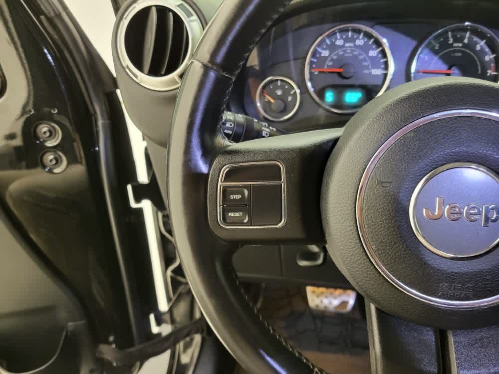 2016 Jeep Wrangler Unlimited Sahara photo 3