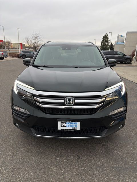 2017 Honda Pilot Elite's photo