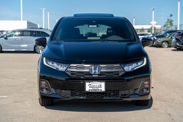 2026 Honda Odyssey photo 2