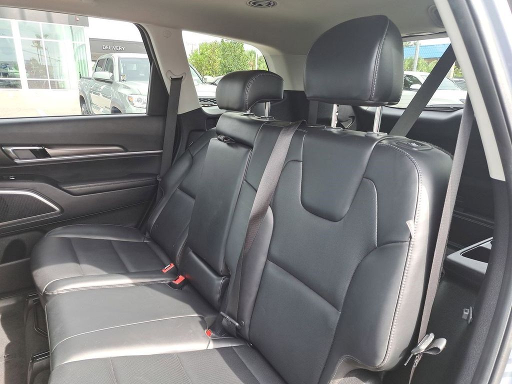 2024 Kia Telluride LX photo 11