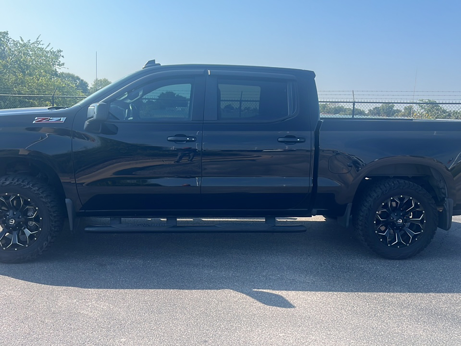 2019 Chevrolet Silverado 1500 RST photo 2