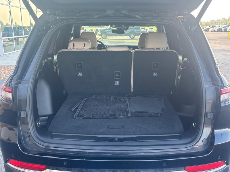 2023 Jeep Grand Cherokee Limited photo 4