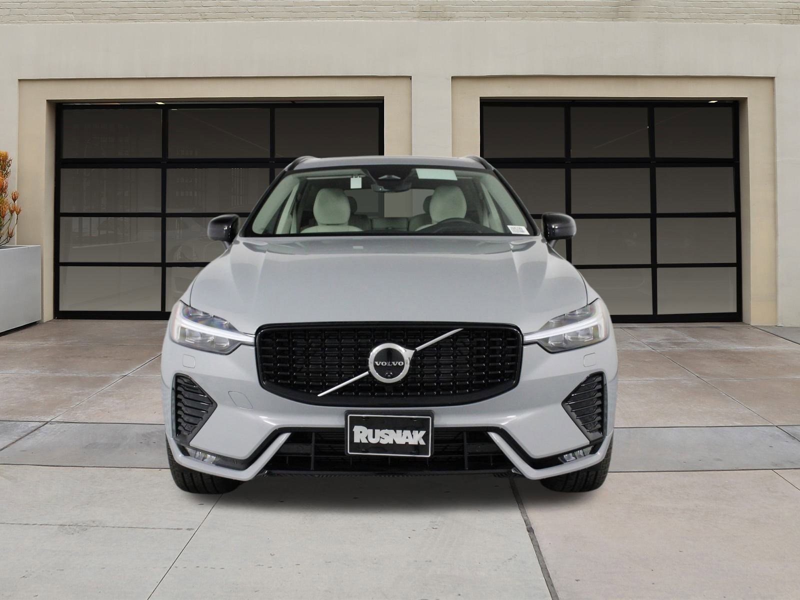 2025 Volvo XC60 B5 photo 2