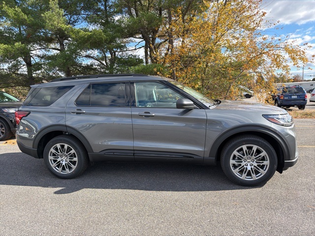 2026 Ford Explorer photo 2