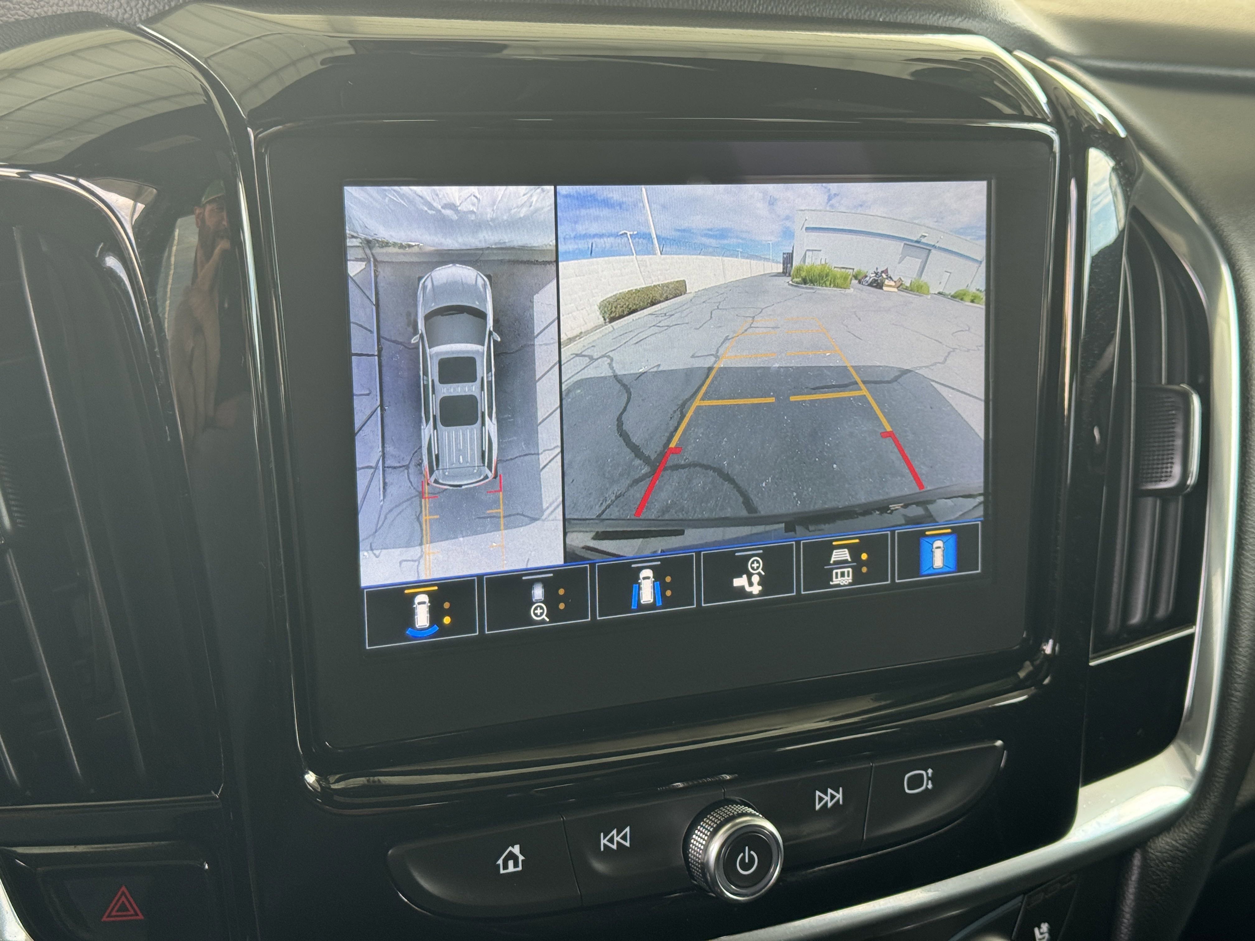 2023 Chevrolet Traverse Premier photo 8