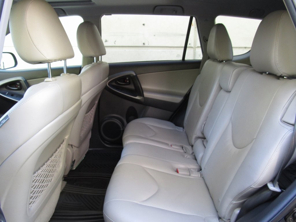 2011 Toyota RAV4 LE photo 16
