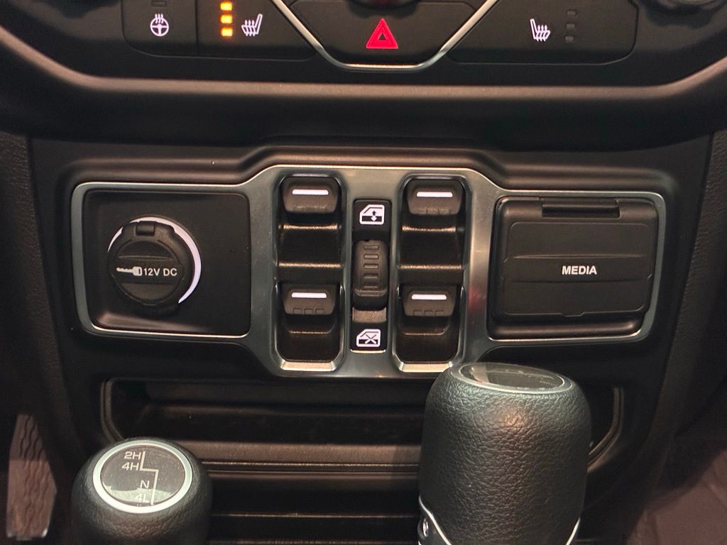 2021 Jeep Gladiator Willys photo 4