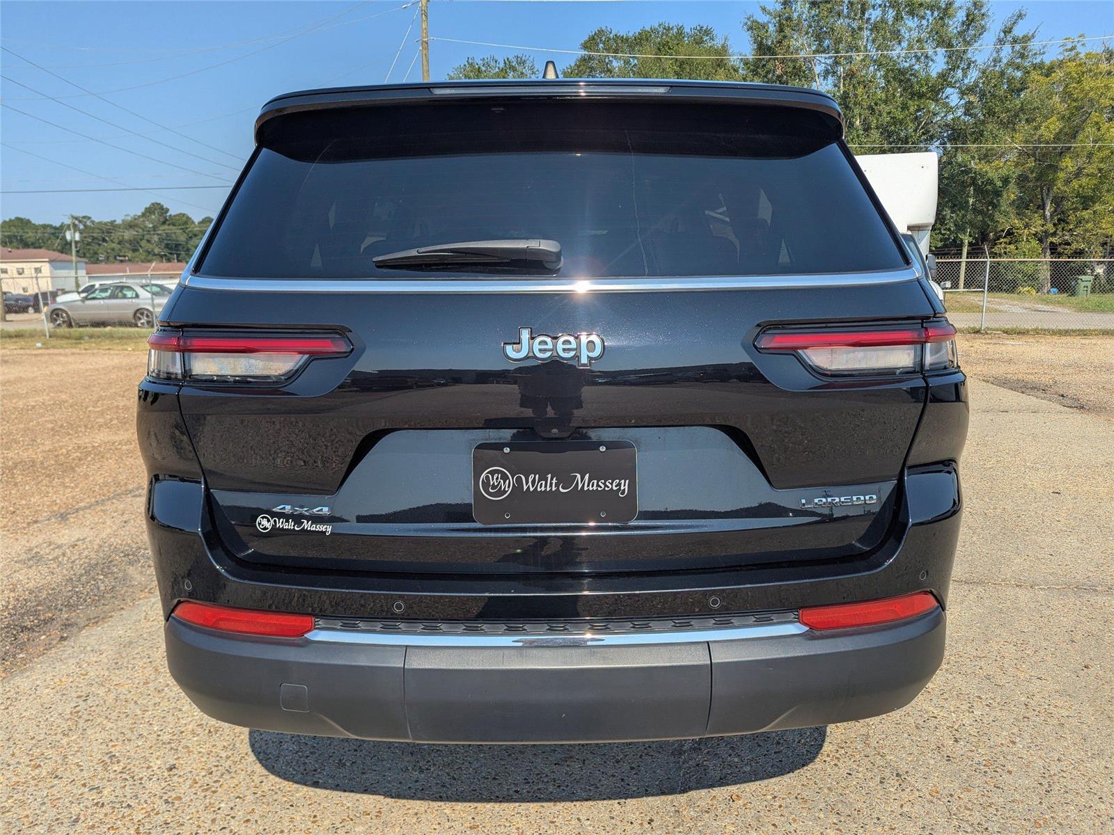 2023 Jeep Grand Cherokee Laredo photo 4