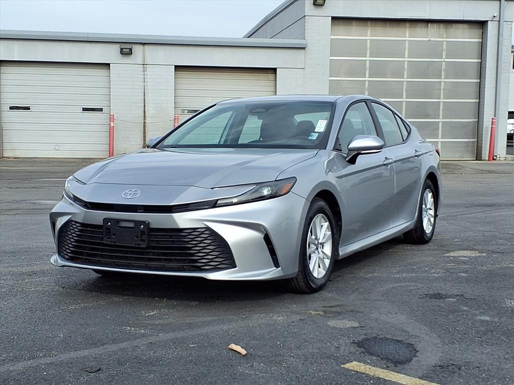 Used 2025 Toyota Camry XLE with VIN 4T1DAACK0SU087391 for sale in Kansas City